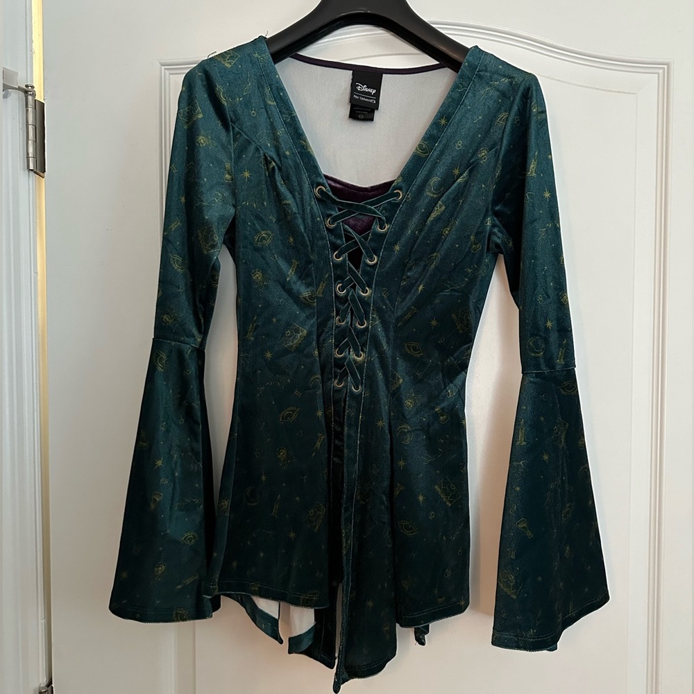 Her Universe Disney Hocus Pocus Winifred Sanderson Tunic Top
